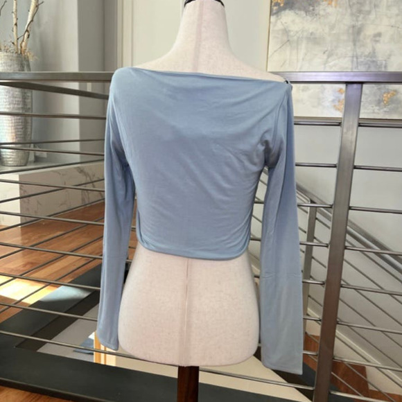 Ser.O.Ya Artemis Long Sleeved Crop Top in Gray Blue - Picture 3 of 12